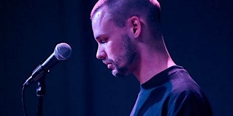 Performance spoken word door Ischa den Blanken op de Daktuin