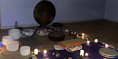 Imagem principal de Live Piano,  Guided Meditation & Sound Bath with Simon Beck & Trish Collier