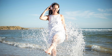 Imagen principal de Danse libre sur la plage avec casques