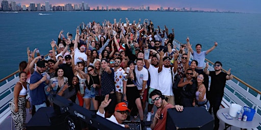 Imagen principal de "The Lake House" (Sundown Cruise)