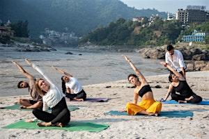 Join us for revitalizing retreat combining yoga, meditation, art workshops  primärbild