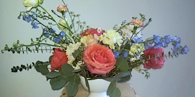 Imagem principal de Bridgerton Inspired Floral Arranging Workshop