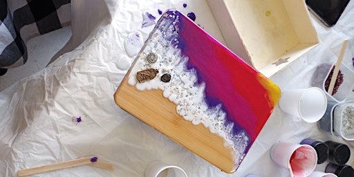 Resin beach SUNSET colors on a cheese board class -Bloomin Cottage  primärbild