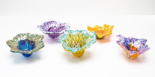 Create Your Own Sculpted Glass Flower Dish!  primärbild