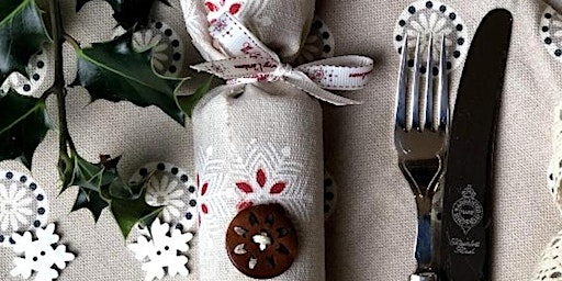 Imagem principal de Making Linen Christmas Crackers