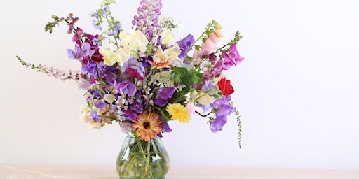 Hauptbild für Make your own Fresh Floral Arrangement with Michelle Maggert