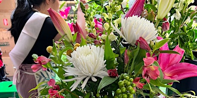 Imagen principal de Floral Arranging For Mom - Art Class by Classpop!™