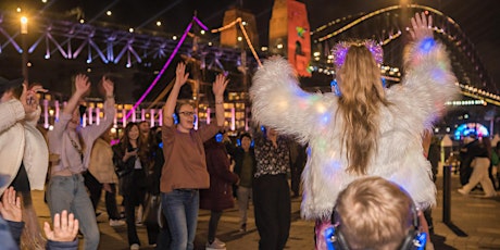 Silent Disco Party Walk - Vivid Tours - Darling Quarter