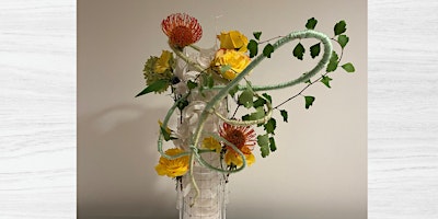 Imagem principal de Designing Flowers in Glass Containers