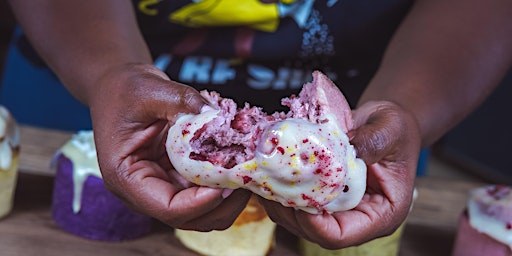 Immagine principale di Cinnamon Bun Tasting with Celebrity Pastry Chef Lasheeda Perry 