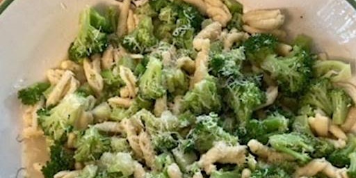 Image principale de Chicken, Mushrooms  & Broccoli  with Homemade Cavatelli