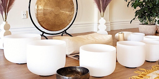 Immagine principale di Donation Based Gentle Evening Yoga Flow and Crystal Bowl Sound Bath 