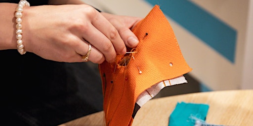 Imagem principal de Enschede , gratis workshop, waar je leert om je kleding te repareren.