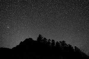 Primaire afbeelding van RMNP Night Sky Photography Workshop with Nikon Ambassador Kristi Odom