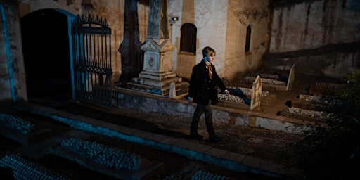 Imagem principal de Descubre el Cementerio Inglés de Noche