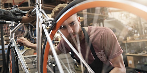Bike maintenance and repair workshop  primärbild