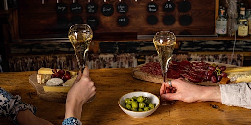 Immagine principale di Wine Tasting: Champagne vs. Sparkling 