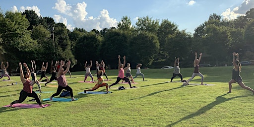 Imagem principal do evento Yoga on The Lawn Returns to Uptown Atlanta