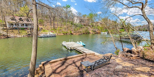 Image principale de Lakefront Open House Tour in Lake Sherwood MO - 4 Waterfront Homes To View!