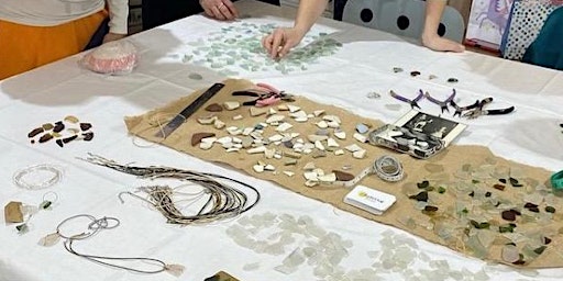 Sea glass Jewellery making experience - collect and create.  primärbild