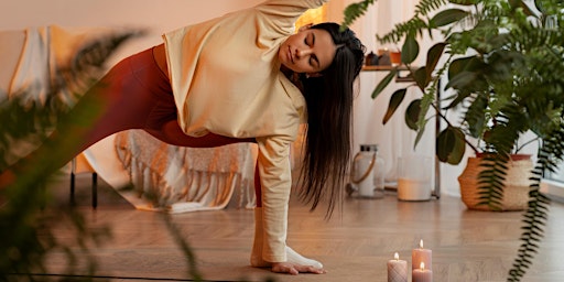 Hauptbild für FREE Candlelight Yoga with Aromatherapy