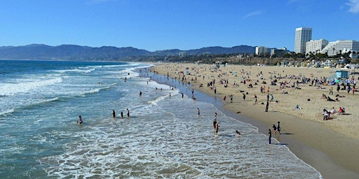 Beach Cleanup At Santa Monica State Beach  primärbild