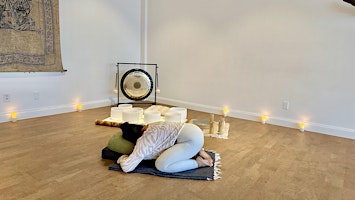 Hauptbild für Sound Bath + Restorative yoga