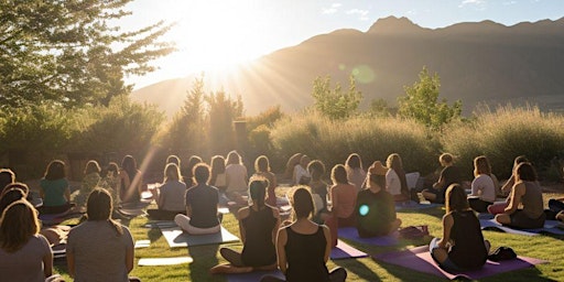 Imagem principal do evento Free Sunrise Yoga in the Park on Fridays in June from 6 a.m. to 7 a.m.