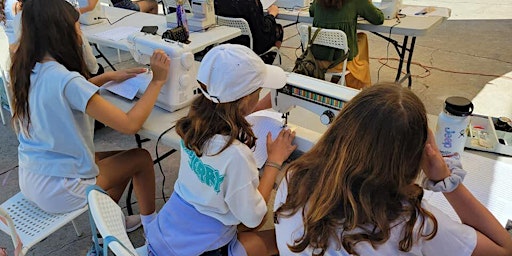 Imagen principal de Youth Fashion Design- Sewing and Upcycle Camp