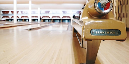 Hauptbild für Singles Pizza & Bowling Night at Plaza Bowl - Ages 25+