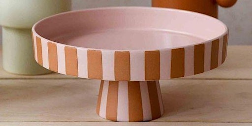 Image principale de NEW Make Cake stands on Pottery Wheel for couples  with Kelsey
