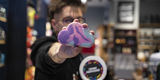 Imagen principal de Planes en Madrid: Crea tu propia Burbuja de baño en Lush Plenilunio