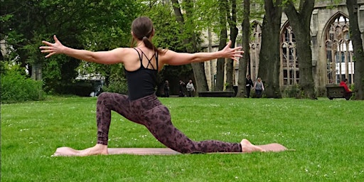 Imagem principal de Free Outdoor Lunchtime Yoga Flow Session