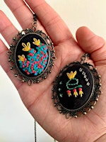 Make Embroidered Necklaces!  primärbild