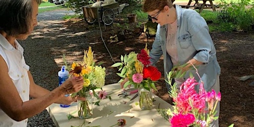 Image principale de Flower Arranging at Minglewood Preserve