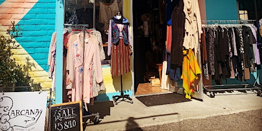Shop & Stitch at Arcana Threads in Sebastopol, CA  primärbild