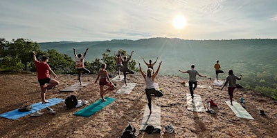 Imagem principal do evento Hike & Yoga Sunrise Series at Devil's Den