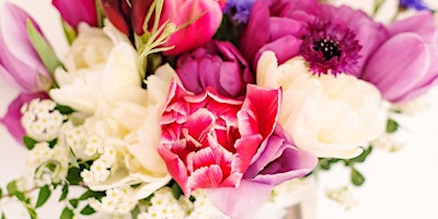 Imagem principal de Mother's Day: Hand-Tied Bouquet Design Workshop
