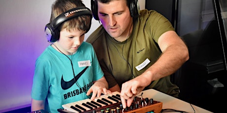 Family make it club – Music production and synth school  primärbild