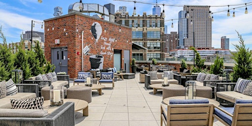 Immagine principale di Mothers Day at The Moore NYC Rooftop: free wine, flowers, and more! 