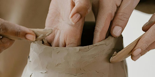 Image principale de Ceramics in the Courtyard Workshop with Amanda Marie