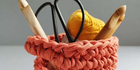 Crochet a basket with T-shirt yarn
