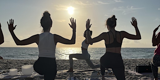 Immagine principale di Sunrise Yoga Flow en Miami Beach en Español 