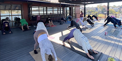 Imagem principal do evento Yoga & Brunch Buffet at Liberty on the Lake