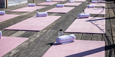 Immagine principale di Mother's Day Weekend Rooftop Pilates 