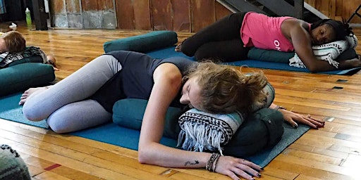 Restorative Yoga at Constellation Fitness  primärbild