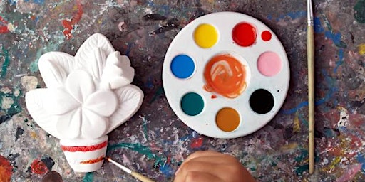 Immagine principale di Paint Your Own Plaster Pottery Piece - Family Day 