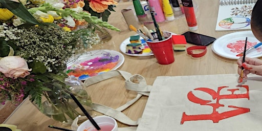 Primaire afbeelding van Mother’s Day Artsy Brunch at the Gallery!   Paint your own tote bag!