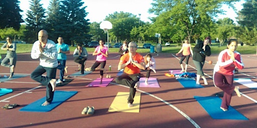 Imagem principal do evento Free Sunrise Yoga in the Park on Fridays in June from 6 a.m. to 7 a.m.