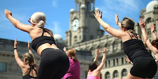 Rooftop Yoga Liverpool  primärbild